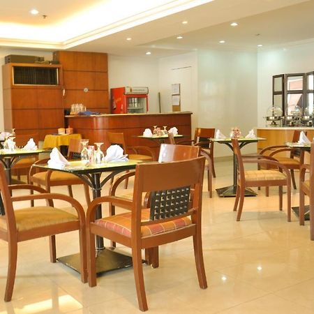 Richville Hotel Мандалуйонг Экстерьер фото